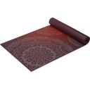 GAIAM Esterilla de yoga Premium METALLIC SUN - Tonos de rojo con mandalas blancos